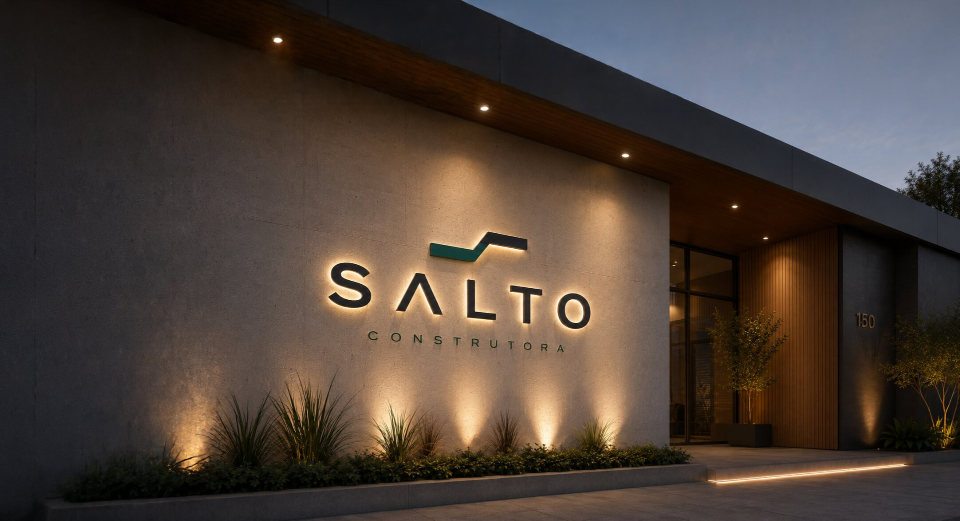 Fachada iluminada da sede Salto Construtora ao entardecer